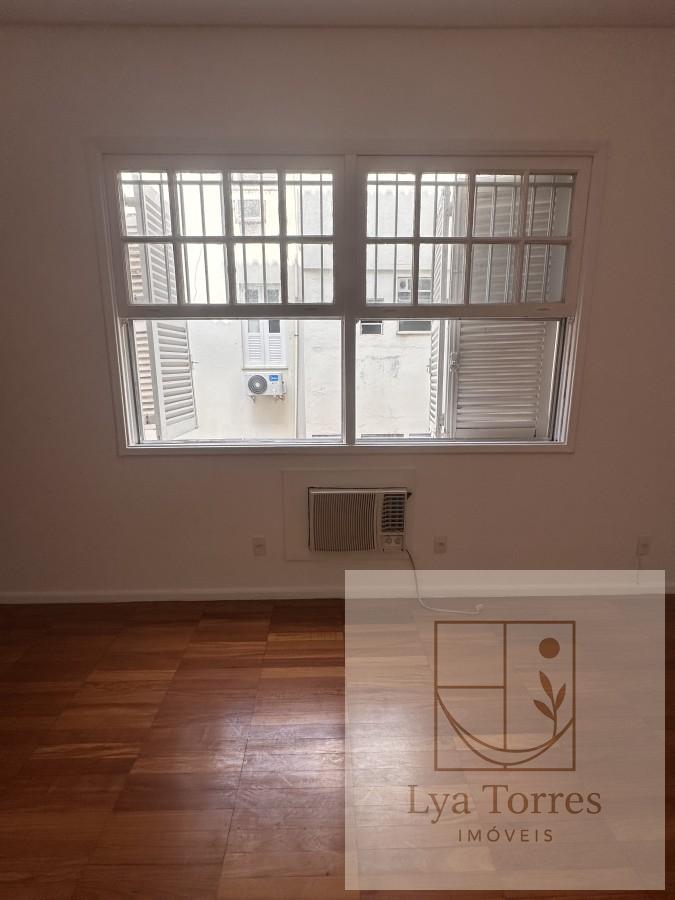 Apartamento de 4 quartos no Leblon