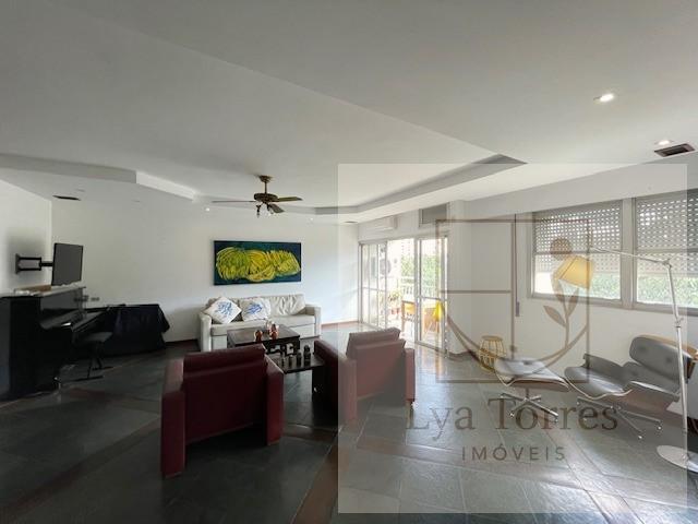 Apartamento de 5 quartos no Leblon