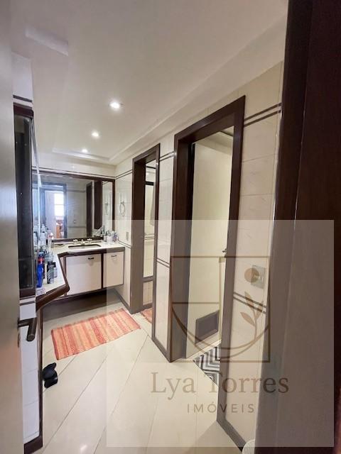Apartamento de 5 quartos no Leblon