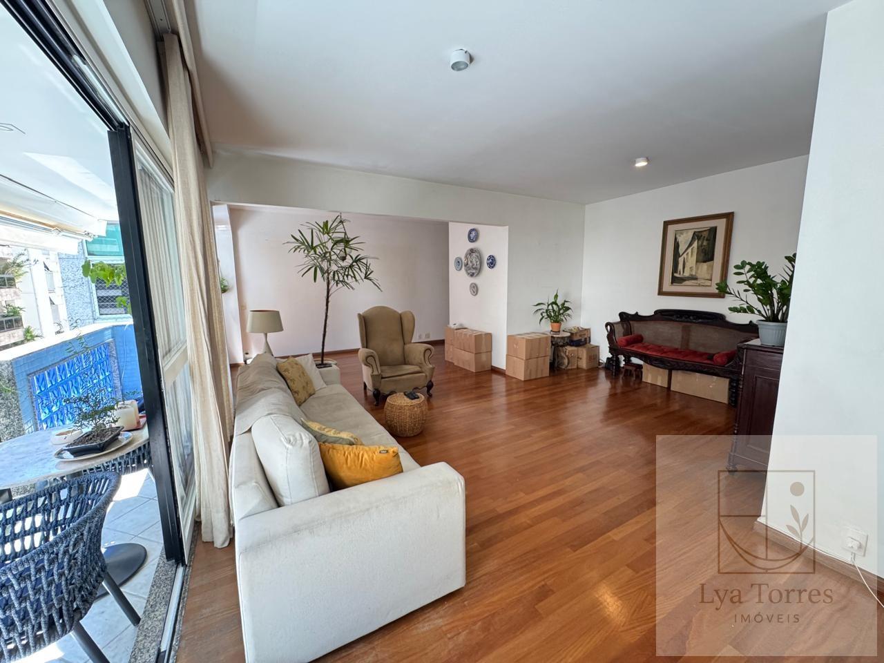 Apartamento de 3 quartos no Leblon