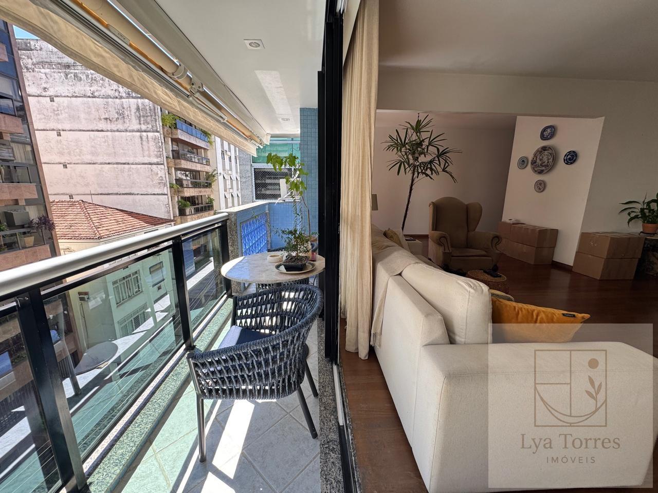 Apartamento de 3 quartos no Leblon
