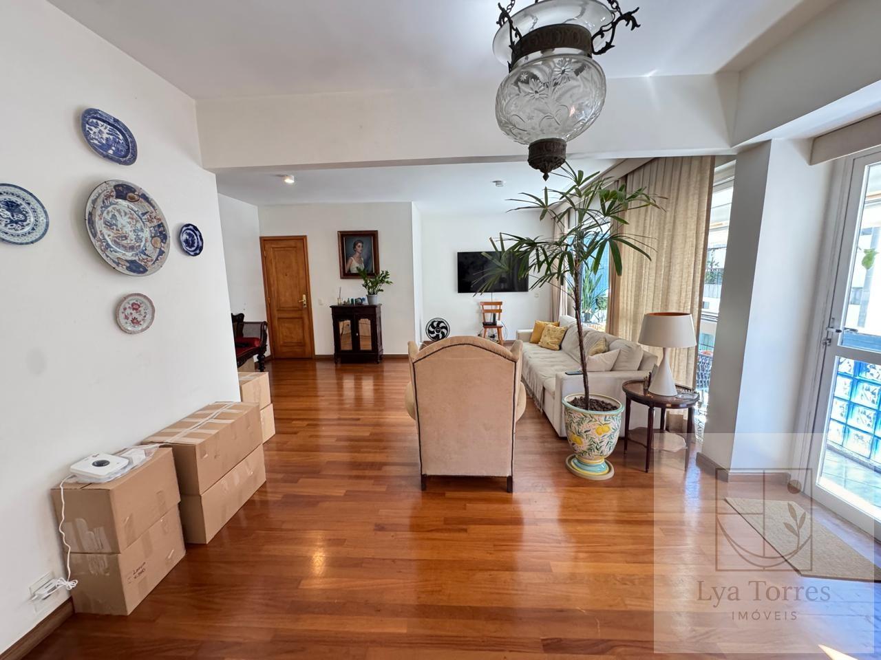 Apartamento de 3 quartos no Leblon