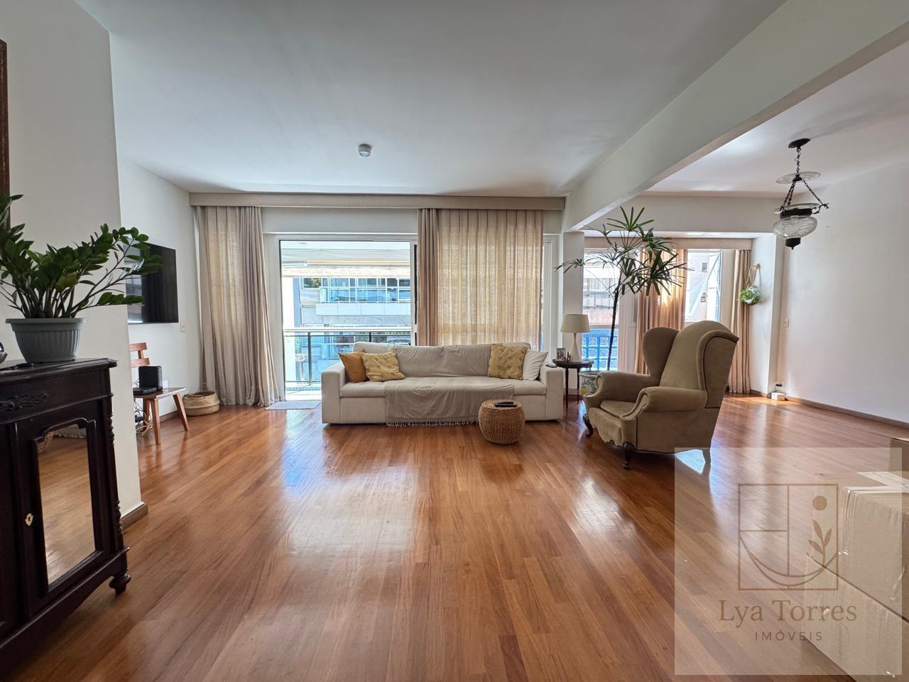 Apartamento de 3 quartos no Leblon