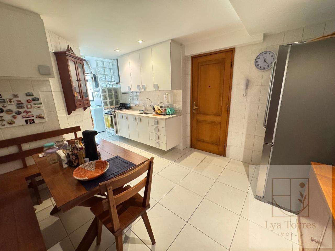 Apartamento de 3 quartos no Leblon
