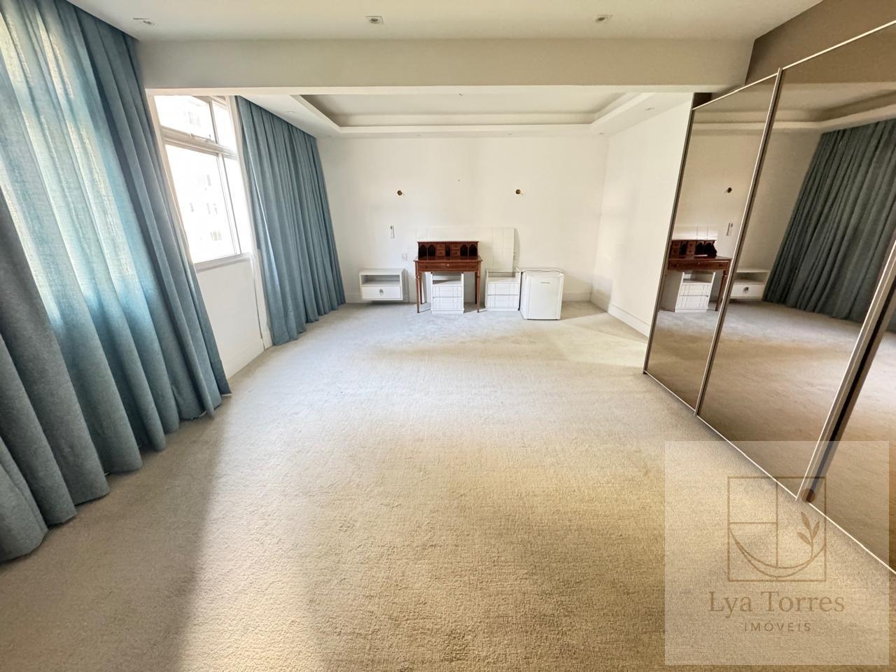 Apartamento de 3 quartos no Leblon