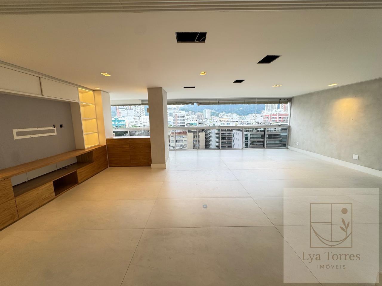 Apartamento de 3 quartos no Leblon