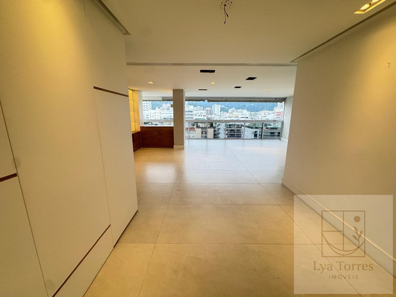 Apartamento de 3 quartos no Leblon