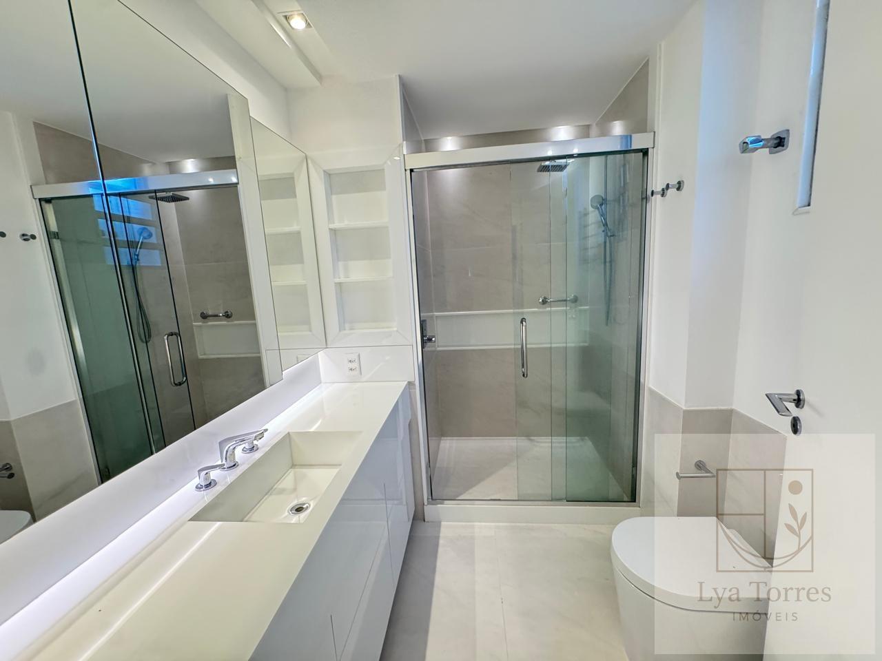 Apartamento de 3 quartos no Leblon