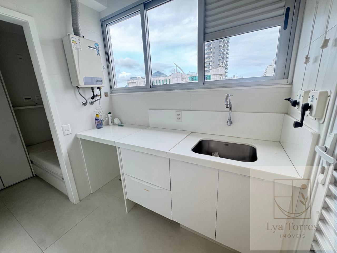 Apartamento de 3 quartos no Leblon
