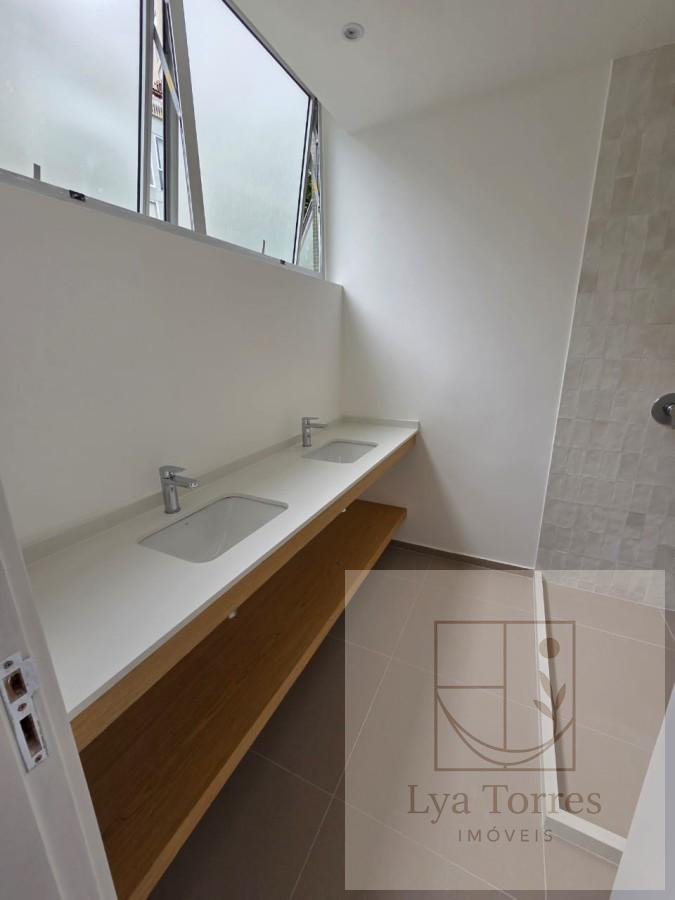 Apartamento de 3 quartos no Leblon
