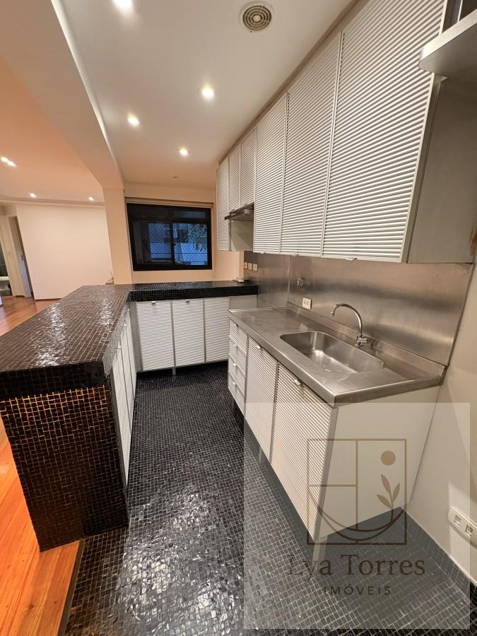 Apartamento de 2 quartos no Leblon