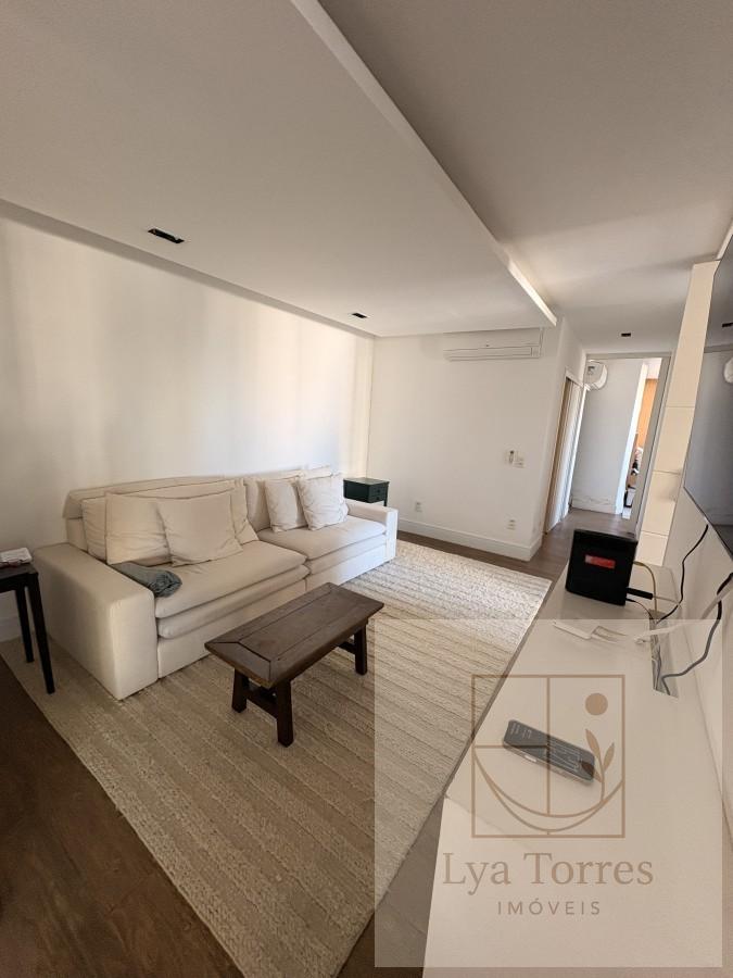Cobertura de 3 quartos no Leblon