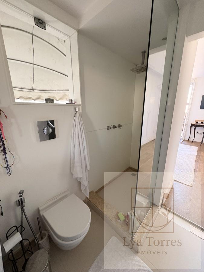 Cobertura de 3 quartos no Leblon