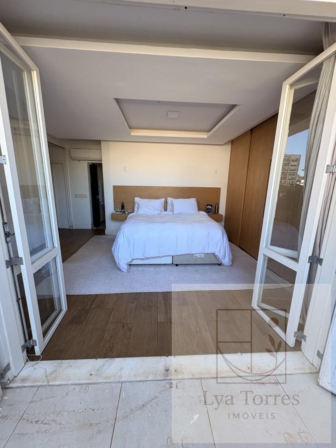 Cobertura de 3 quartos no Leblon
