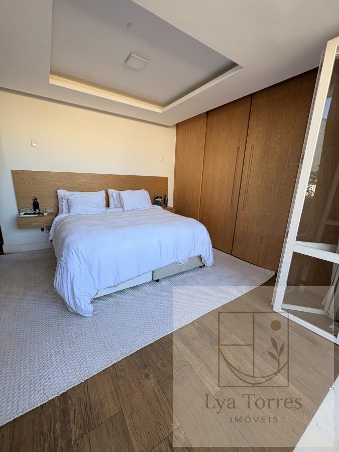 Cobertura de 3 quartos no Leblon