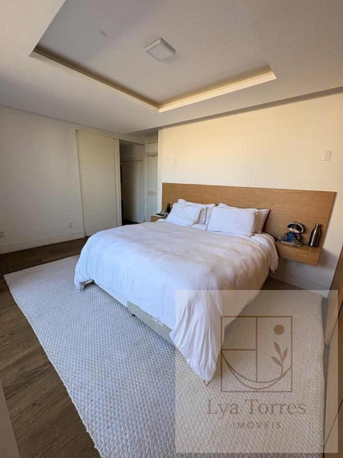 Cobertura de 3 quartos no Leblon
