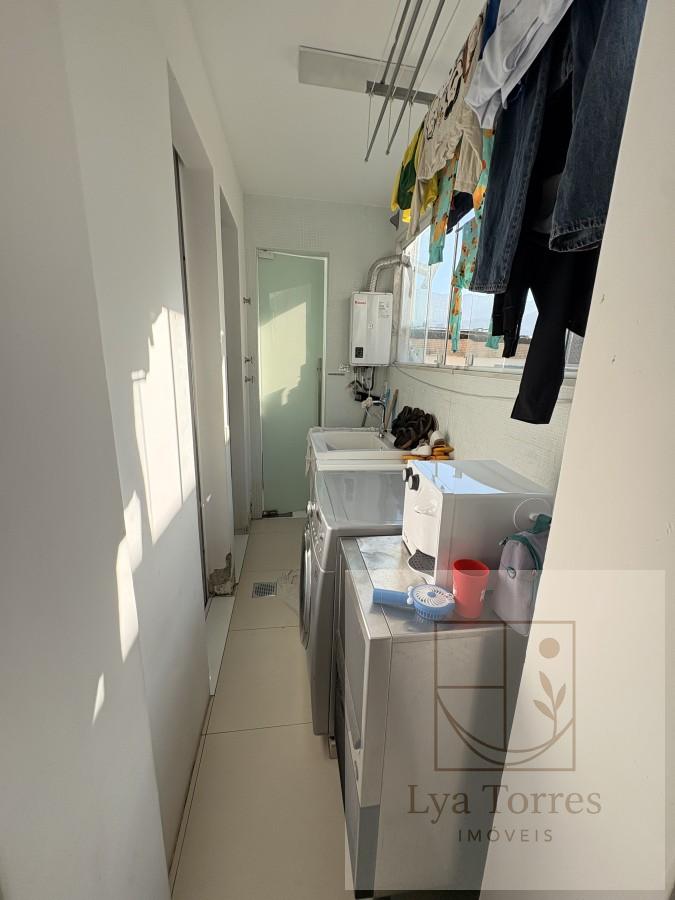 Cobertura de 3 quartos no Leblon