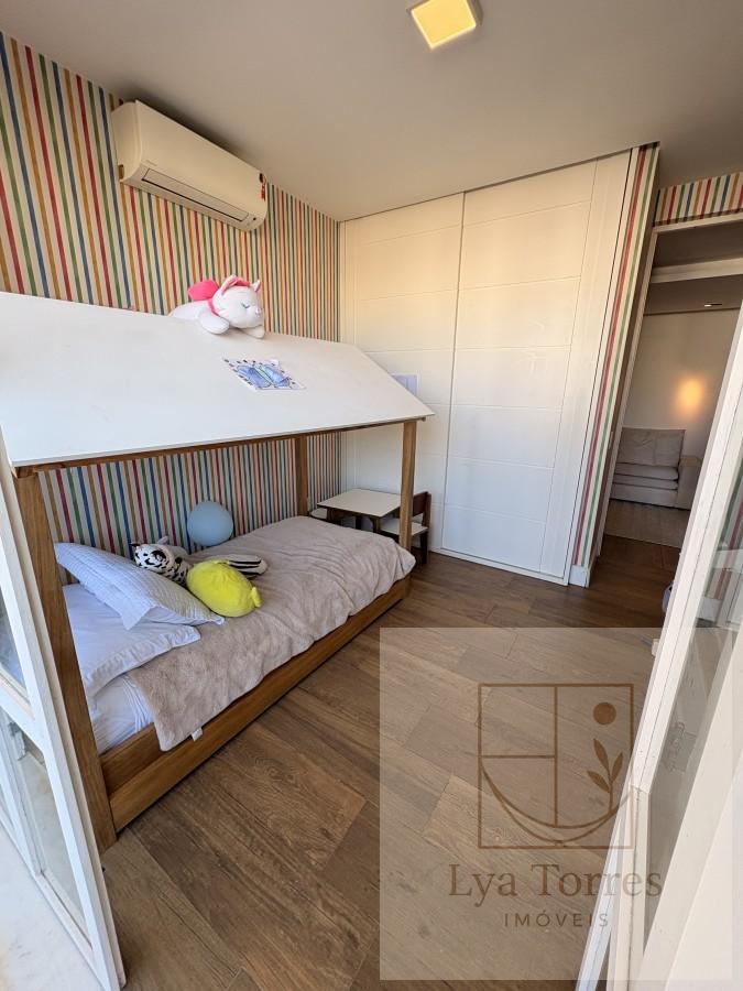 Cobertura de 3 quartos no Leblon