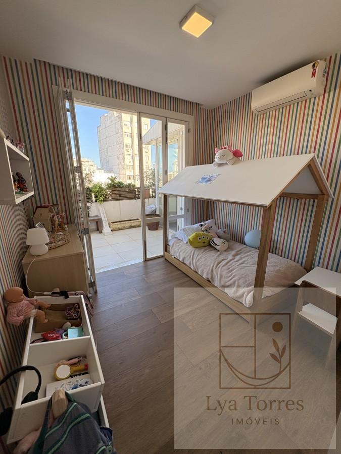 Cobertura de 3 quartos no Leblon