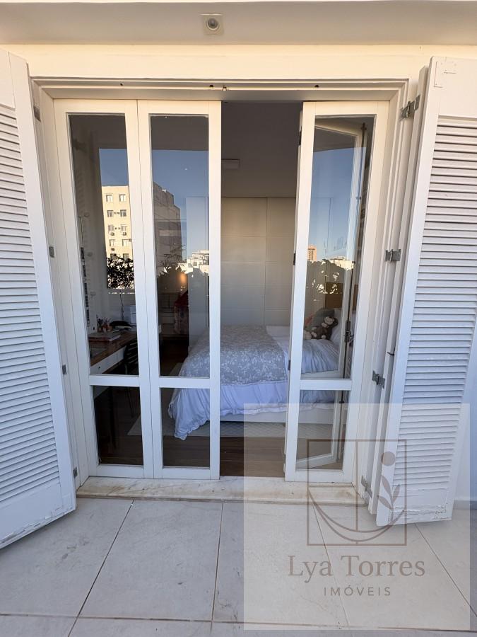 Cobertura de 3 quartos no Leblon