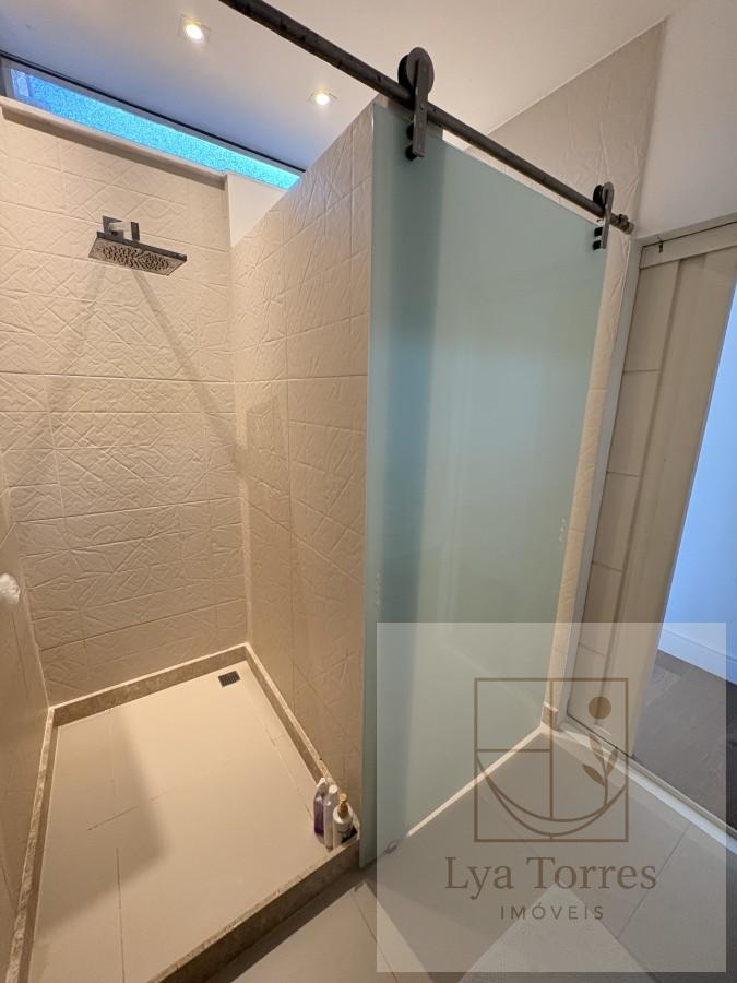 Cobertura de 3 quartos no Leblon