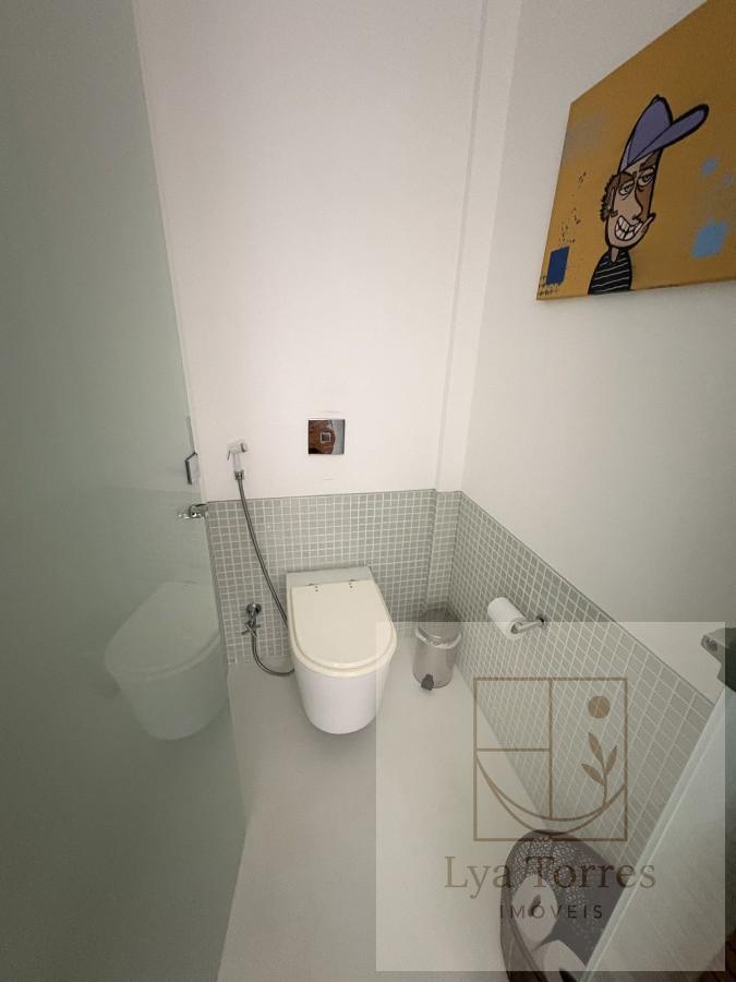 Cobertura de 3 quartos no Leblon