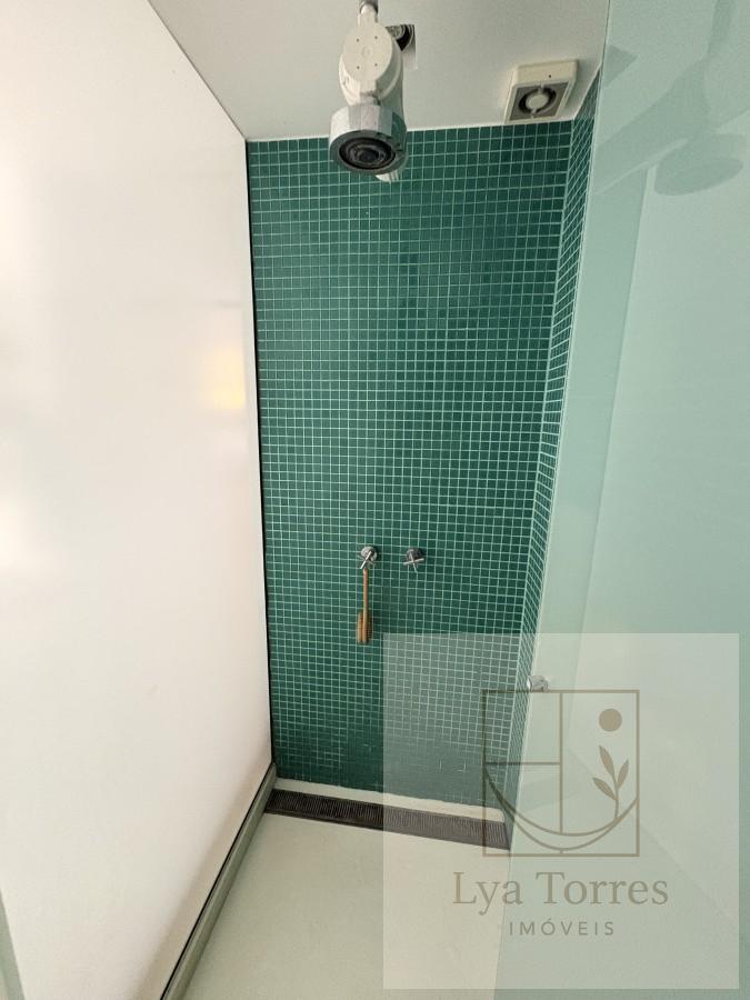 Cobertura de 3 quartos no Leblon
