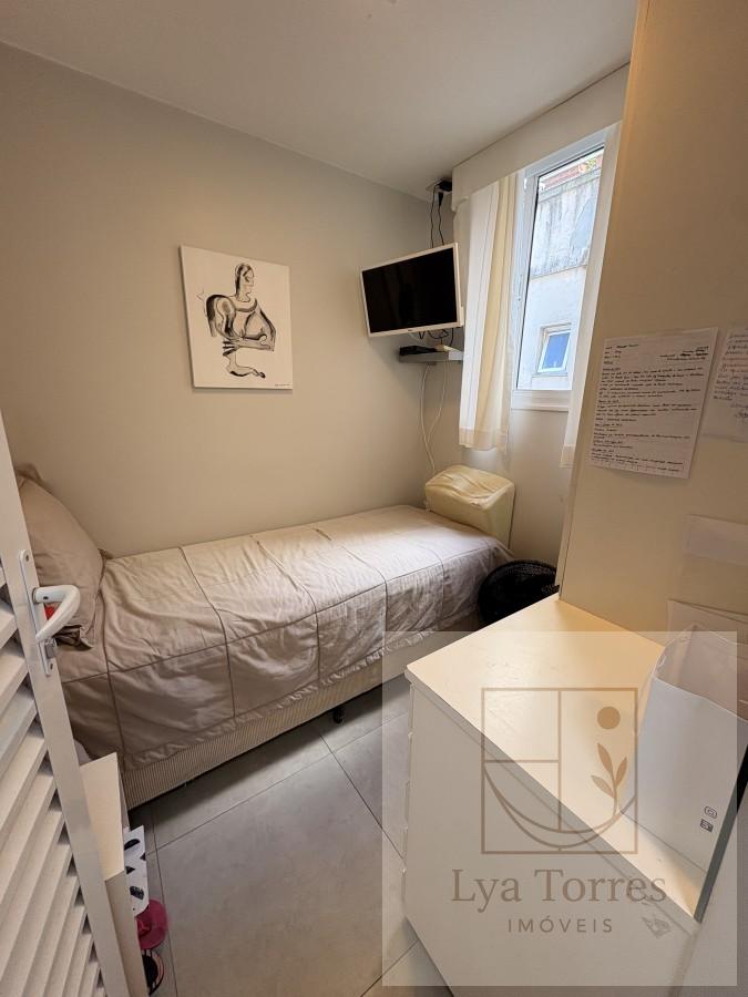 Cobertura de 3 quartos no Leblon