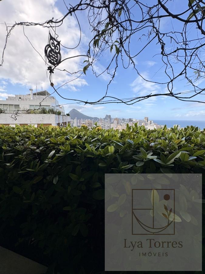Cobertura de 3 quartos no Leblon