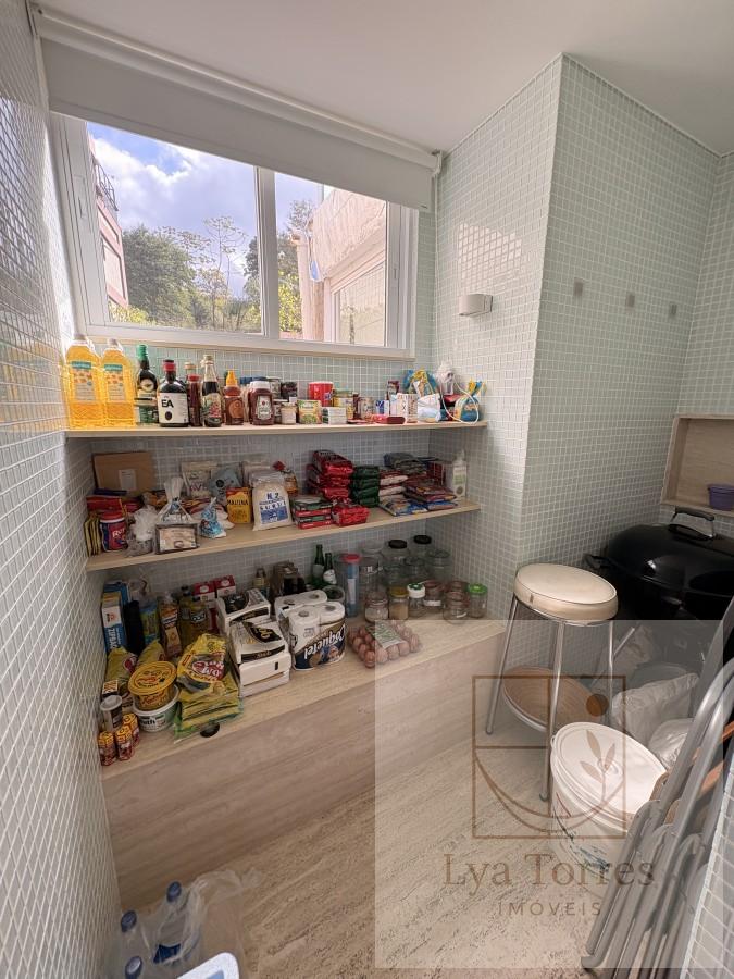 Cobertura de 3 quartos no Leblon