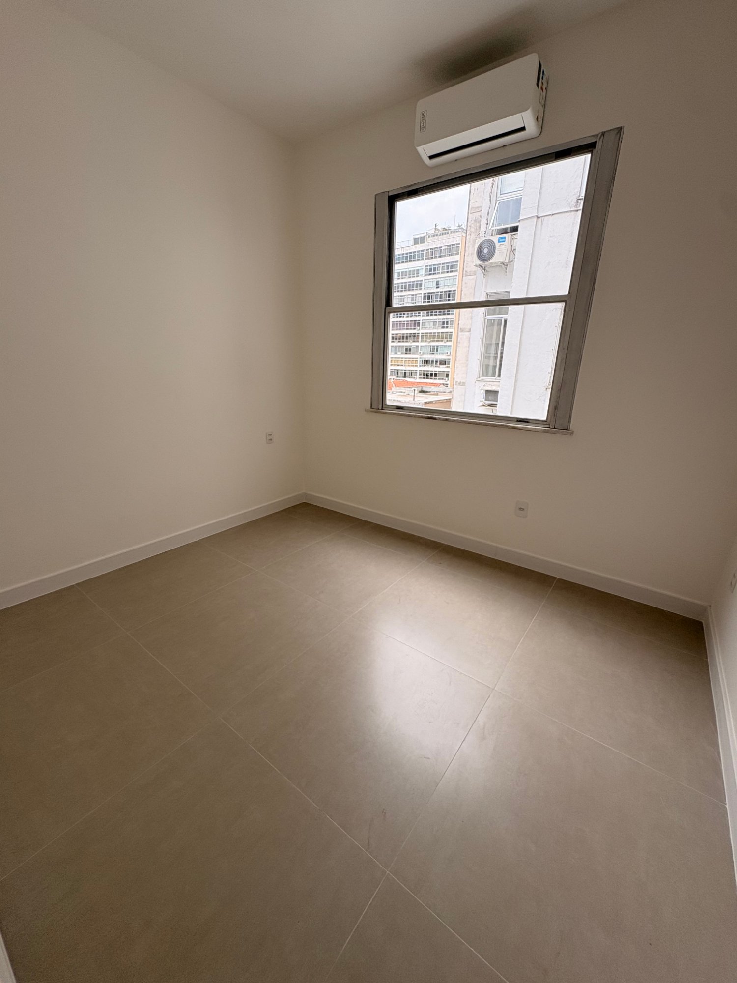 Apartamento de 2 quartos no Leblon