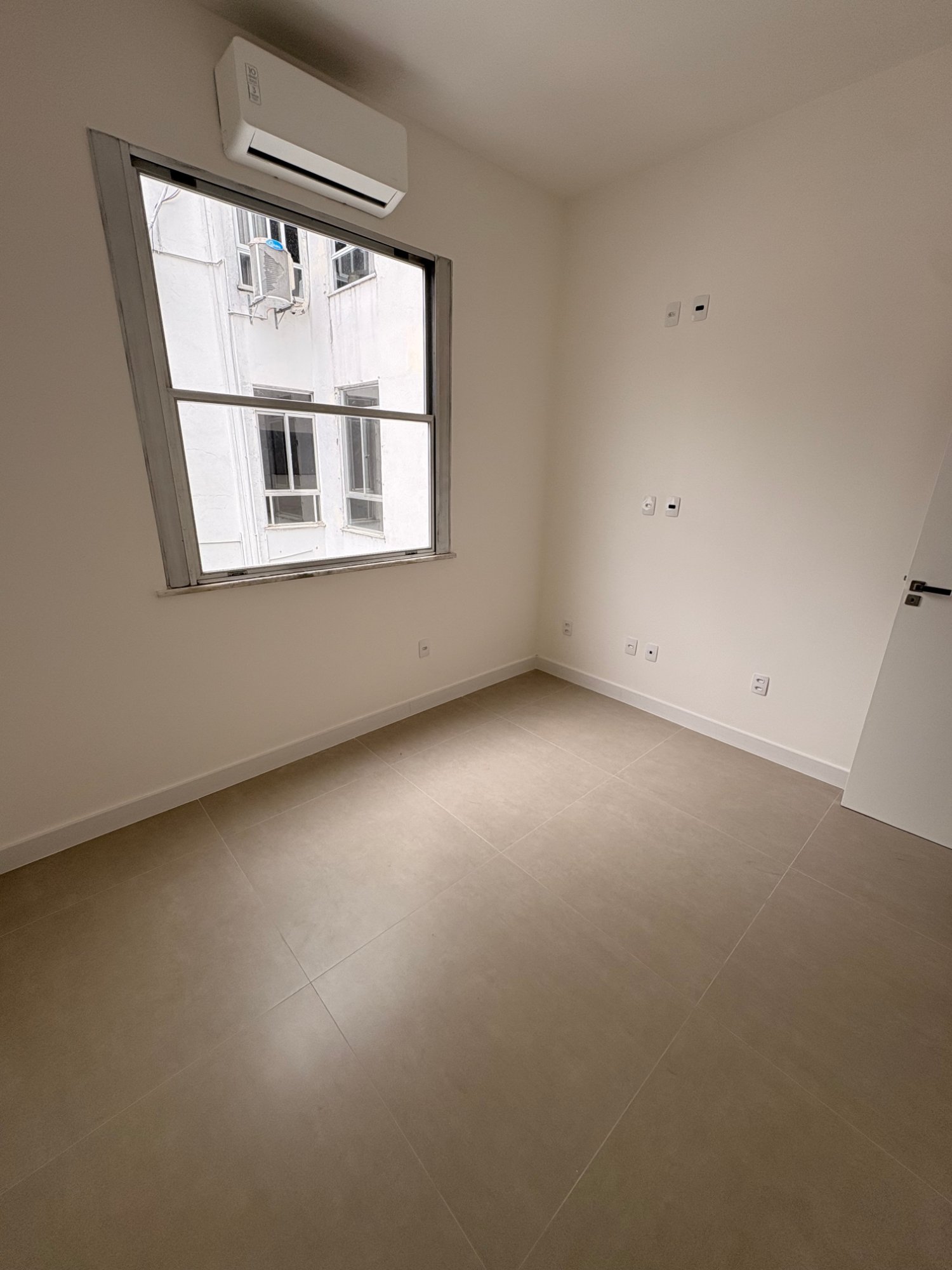 Apartamento de 2 quartos no Leblon