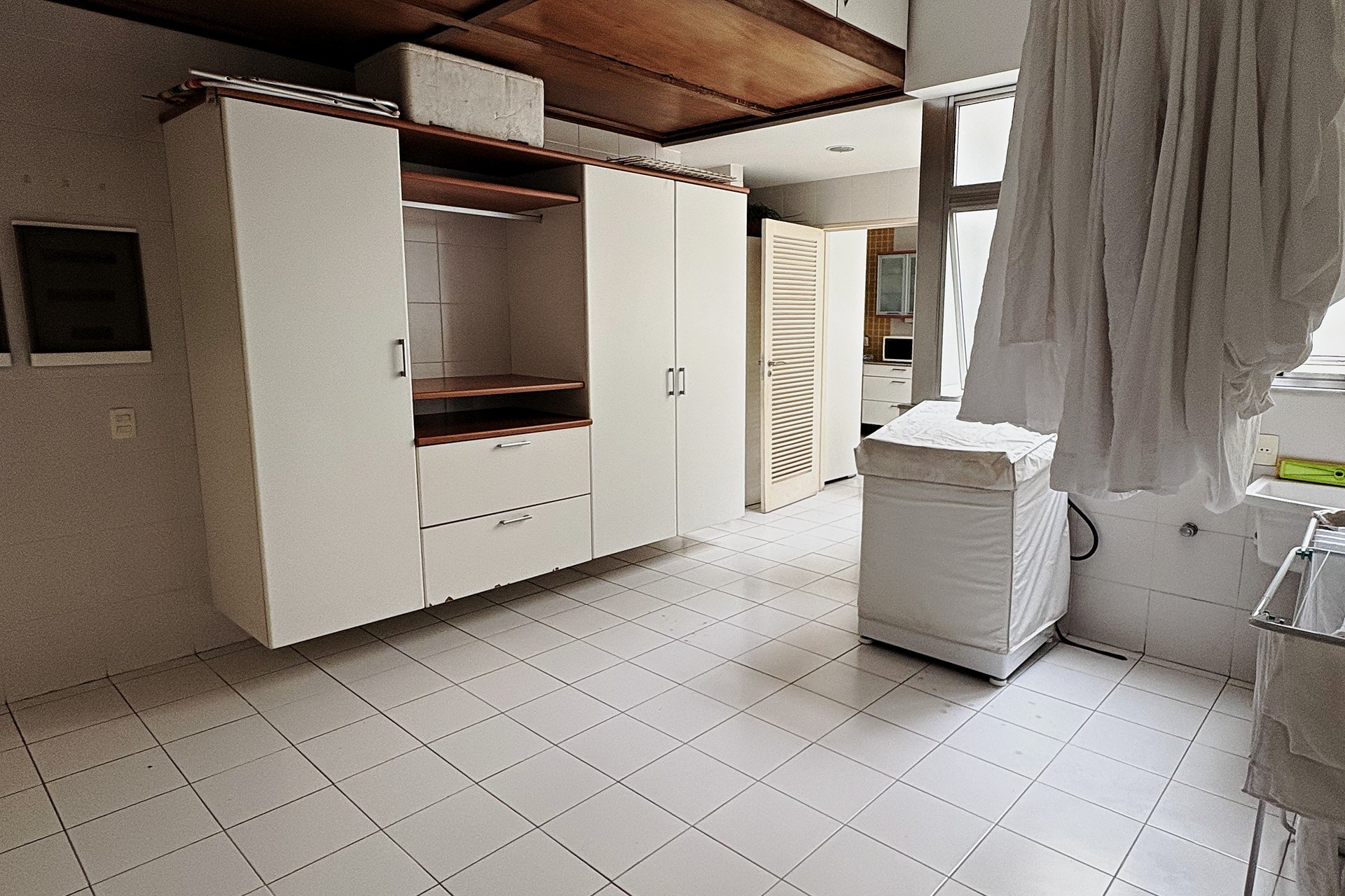 Apartamento de 4 quartos e 3 vagas a uma quadra da praia de Ipanema