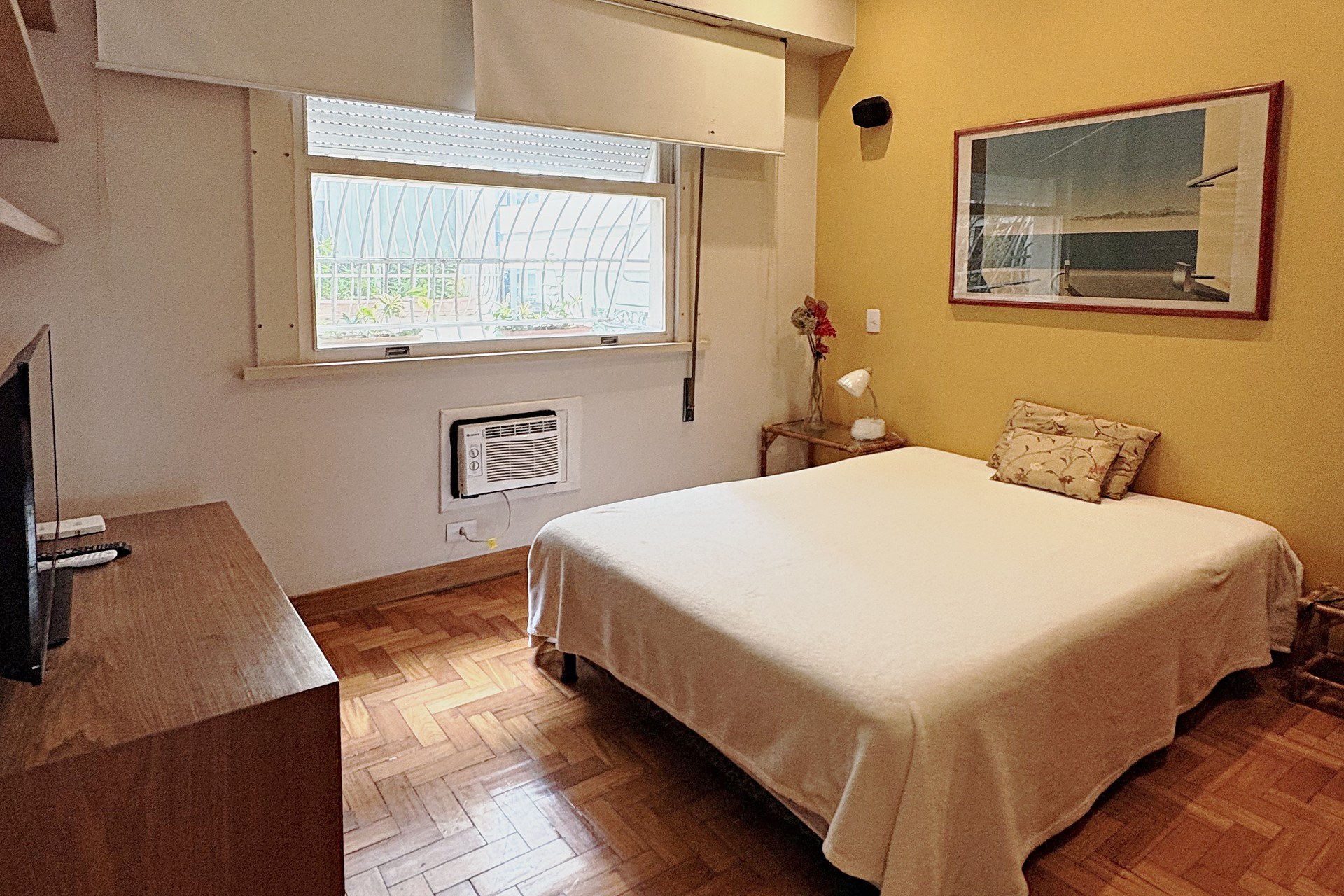 Apartamento de 4 quartos e 3 vagas a uma quadra da praia de Ipanema