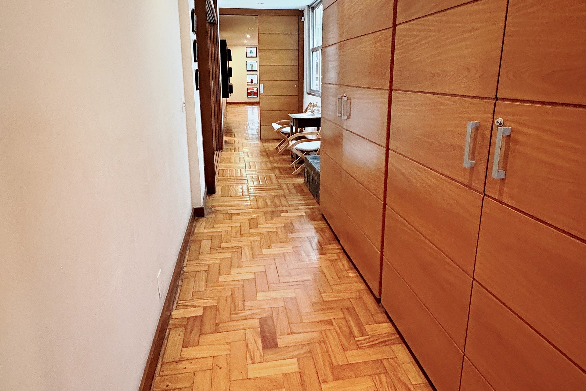Apartamento de 4 quartos e 3 vagas a uma quadra da praia de Ipanema