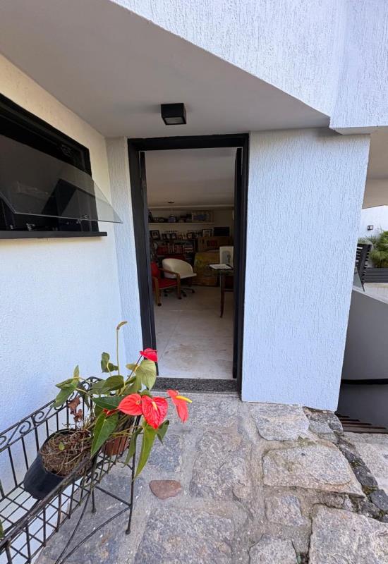 Casa de 500 m² na Barrinha, de frente para a Pedra da Gávea